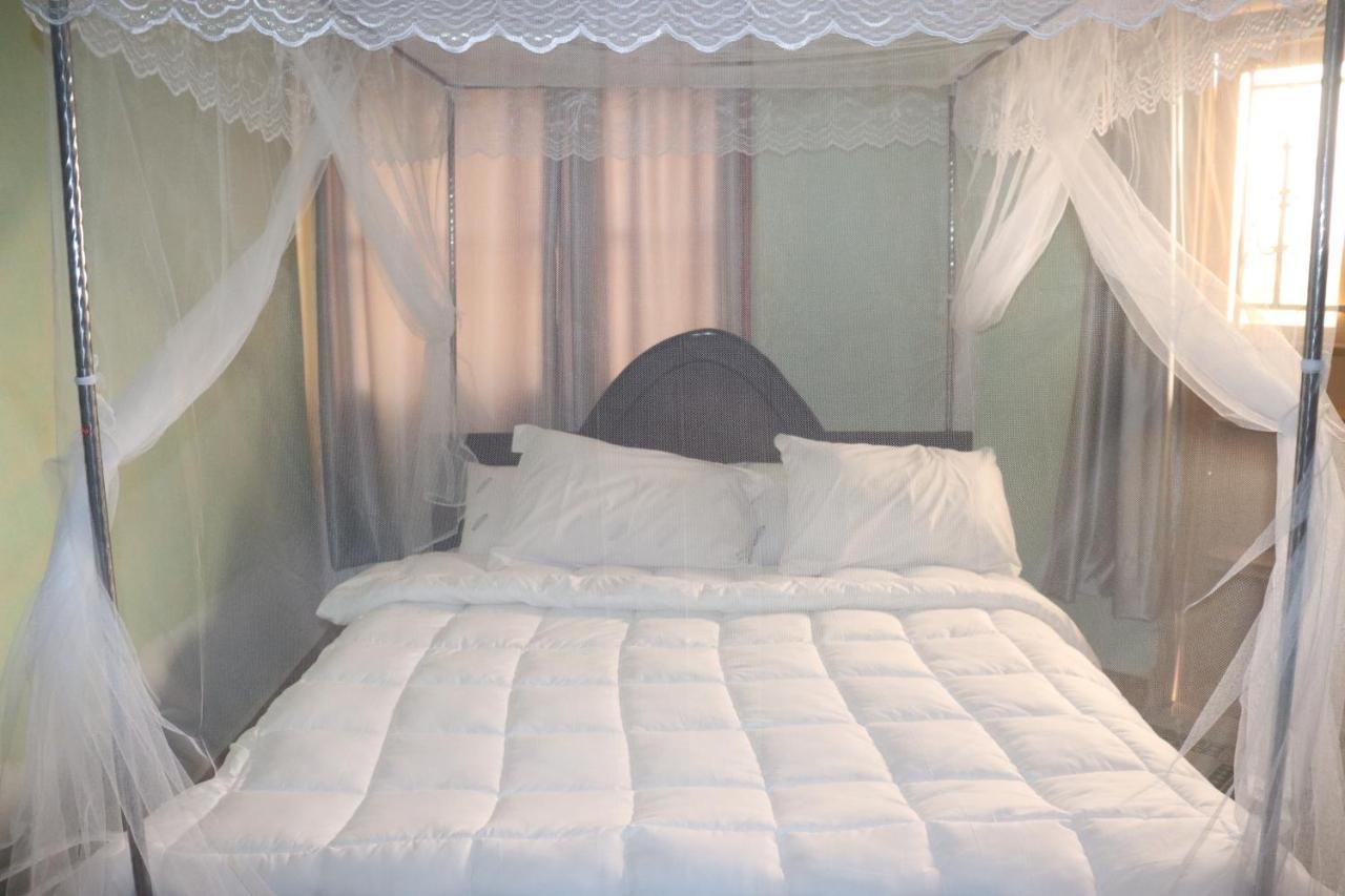 Jusvero Motel Джинджа Екстериор снимка