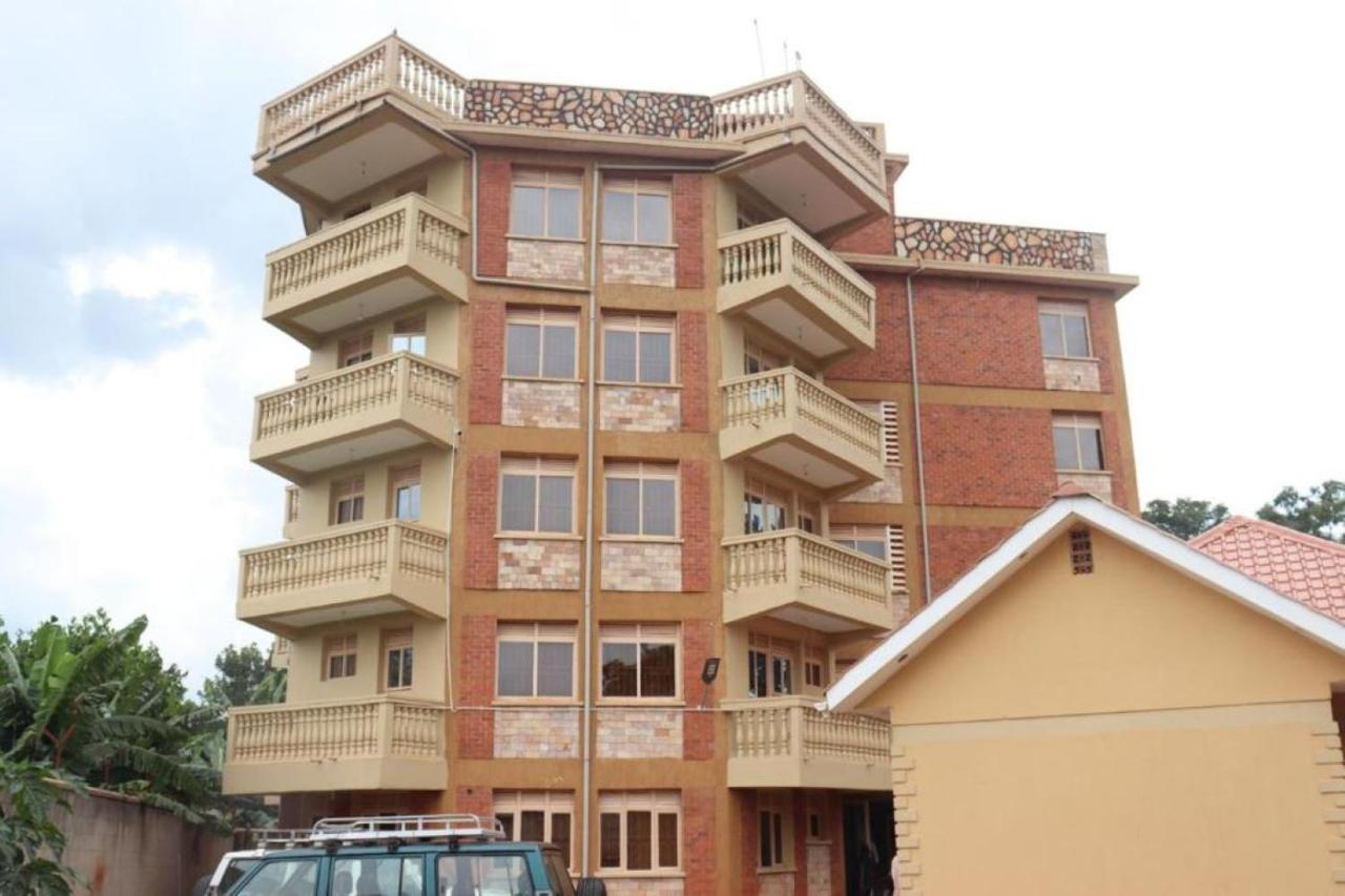 Jusvero Motel Джинджа Екстериор снимка